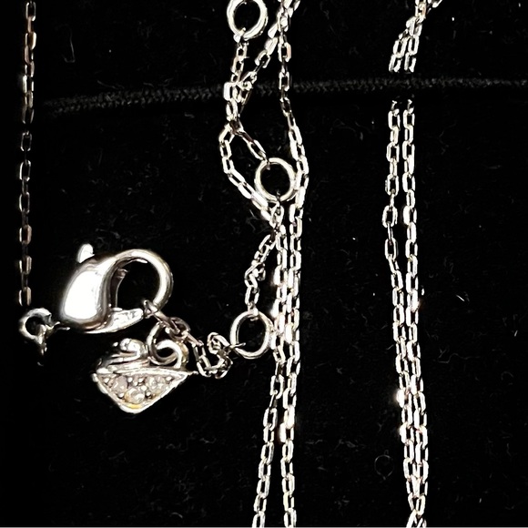 Pair of Necklaces Wings
Design by Swarovski - Picture 3 of 6